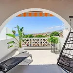 Ocean View With A Terrace アパート