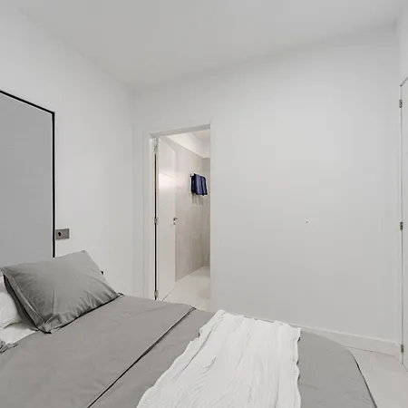 Ocean View With A Terrace דירה *